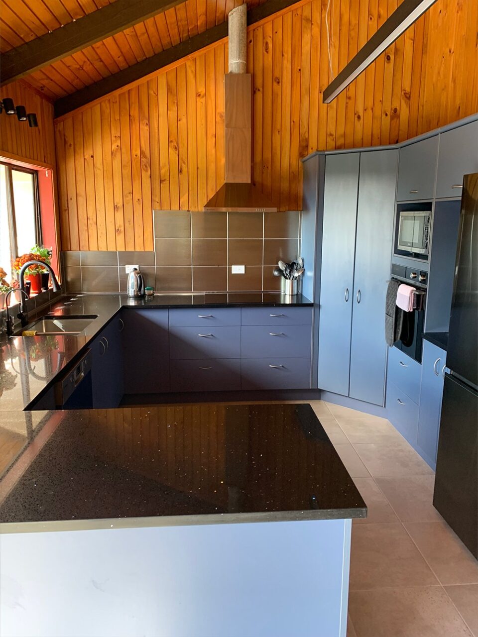 Mersey Construction - kitchen renovation with dark benchtops in Auckland