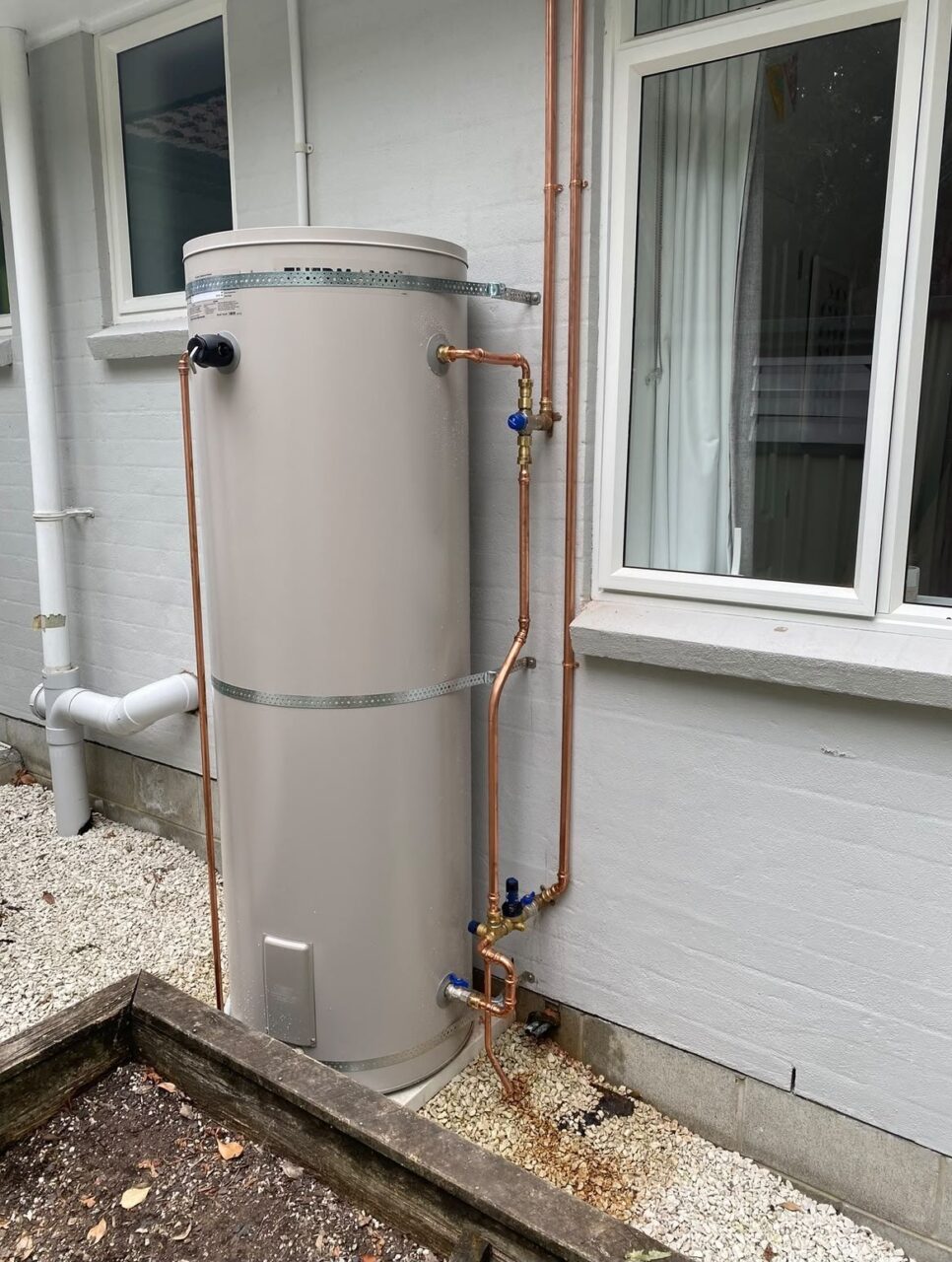 Pipeline Plumbing & Drainage - outdoor hot water cylinder installation in Auckland